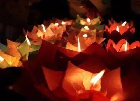 十月初一寒衣节,为逝去的亲人点燃一盏心灯,寄托哀思,祈求平安!