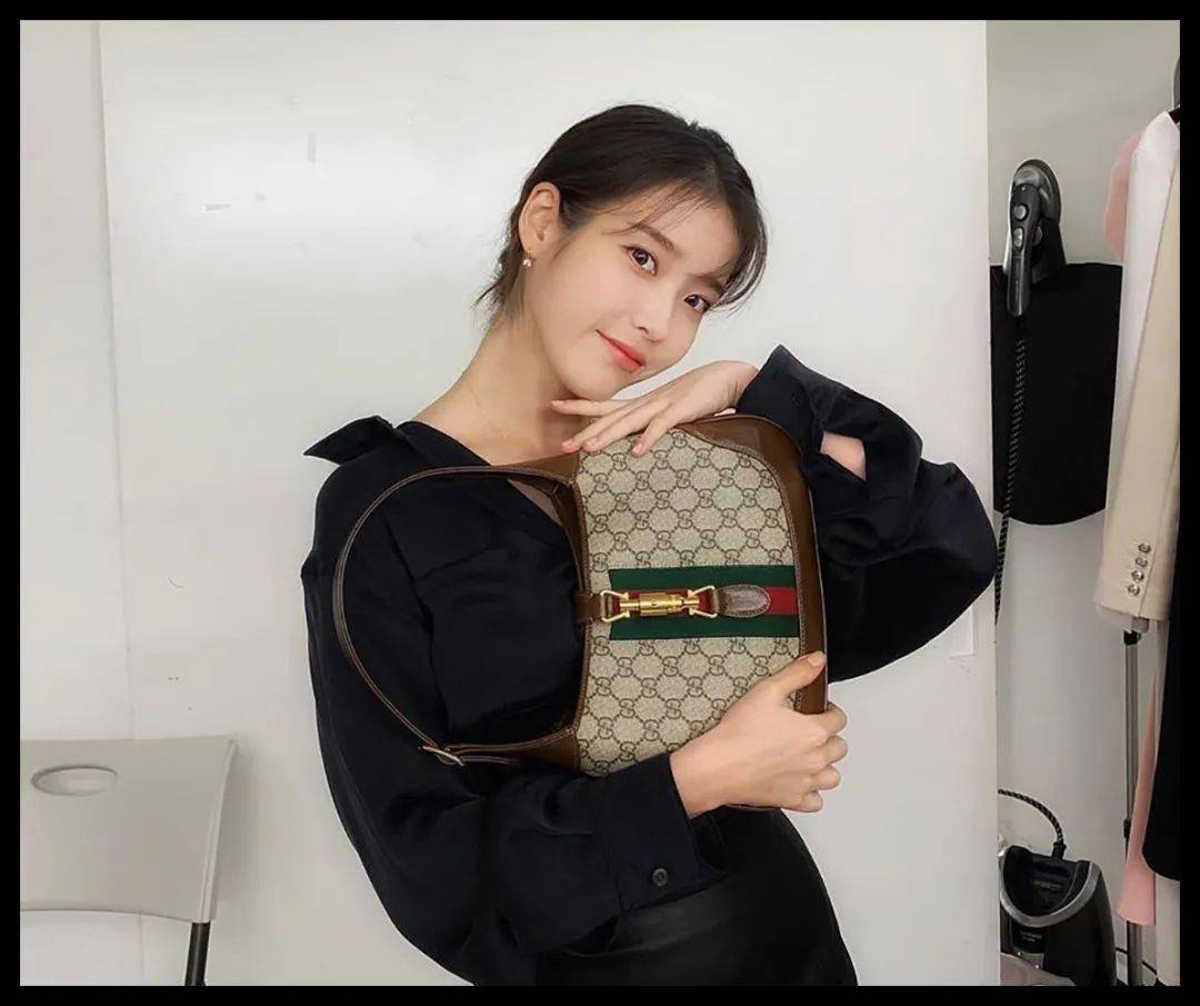 Jackie|70年都不过时的腋下包，全网icon都在背！