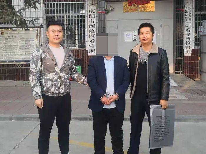 广场派出所民警经过多日连夜奋战,在湖北省潜江市抓获嫌疑人向某某
