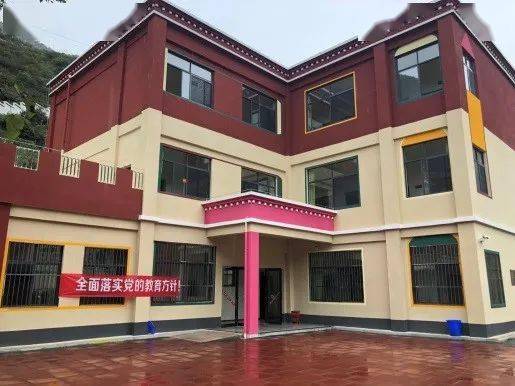 将四所中心幼儿园的标准化建设项目列入到上海对德钦的教育帮扶项目之