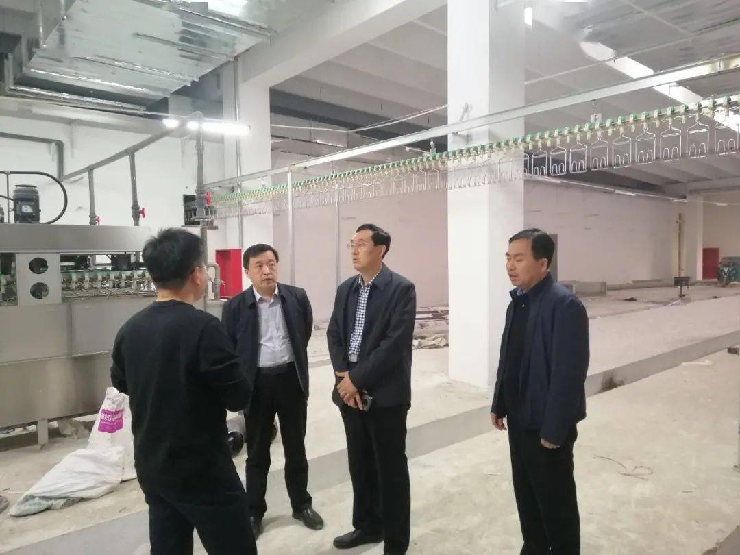 11月16日,县委常委,副县长刘如伟到业源食品,恒发纺织,职业中专等重点