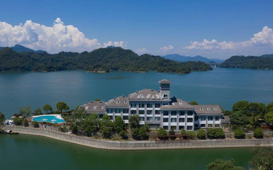 千岛湖望湖开元颐居酒店 //  颐居高级房 酒店五楼的 健身中心设