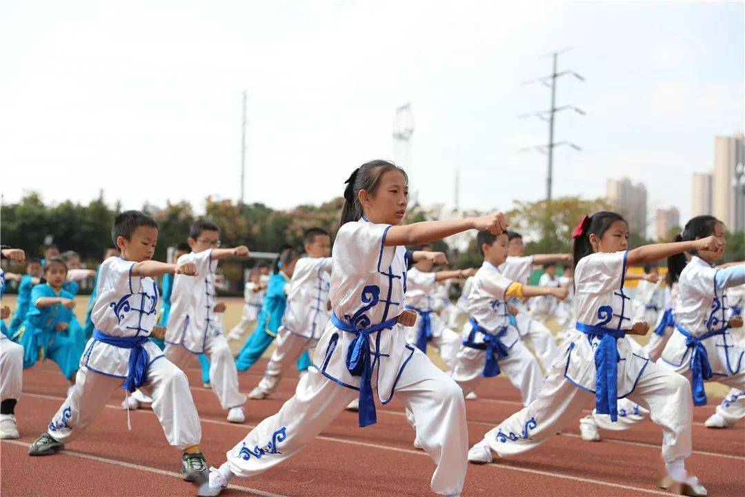 崇真小学创建于1911年,是一所百年老校,地处素称尚武之地的张家港市