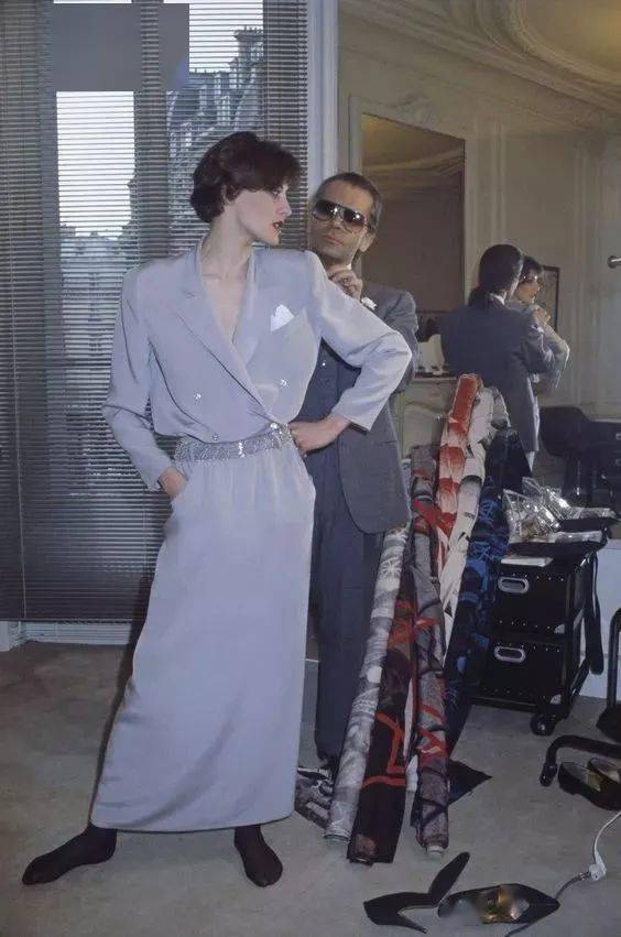 化身|卍物志┃26岁被老佛爷捧为香奈儿化身，如今63岁依然是法式优雅的代名词