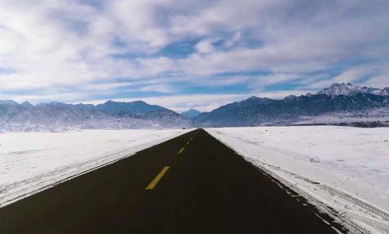 超美的雪景骑行体验!黑鸟实景带你骑新疆独库公路!_手机搜狐网