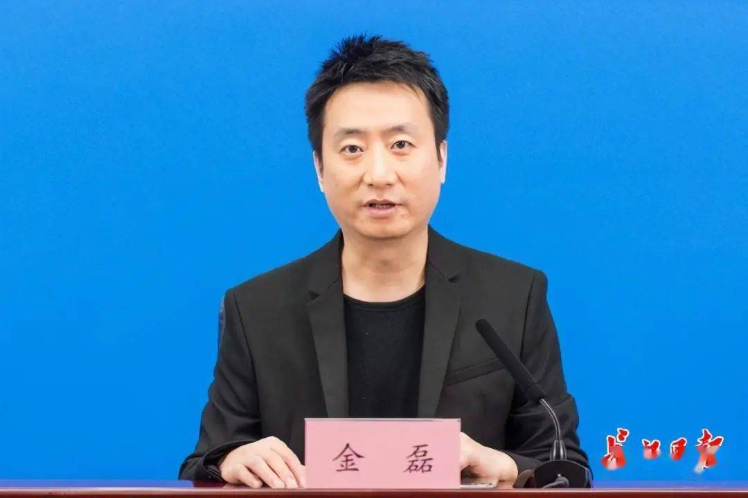 《中国好声音》总导演金磊在发布会上回忆"今年'好声音'第一辆音乐