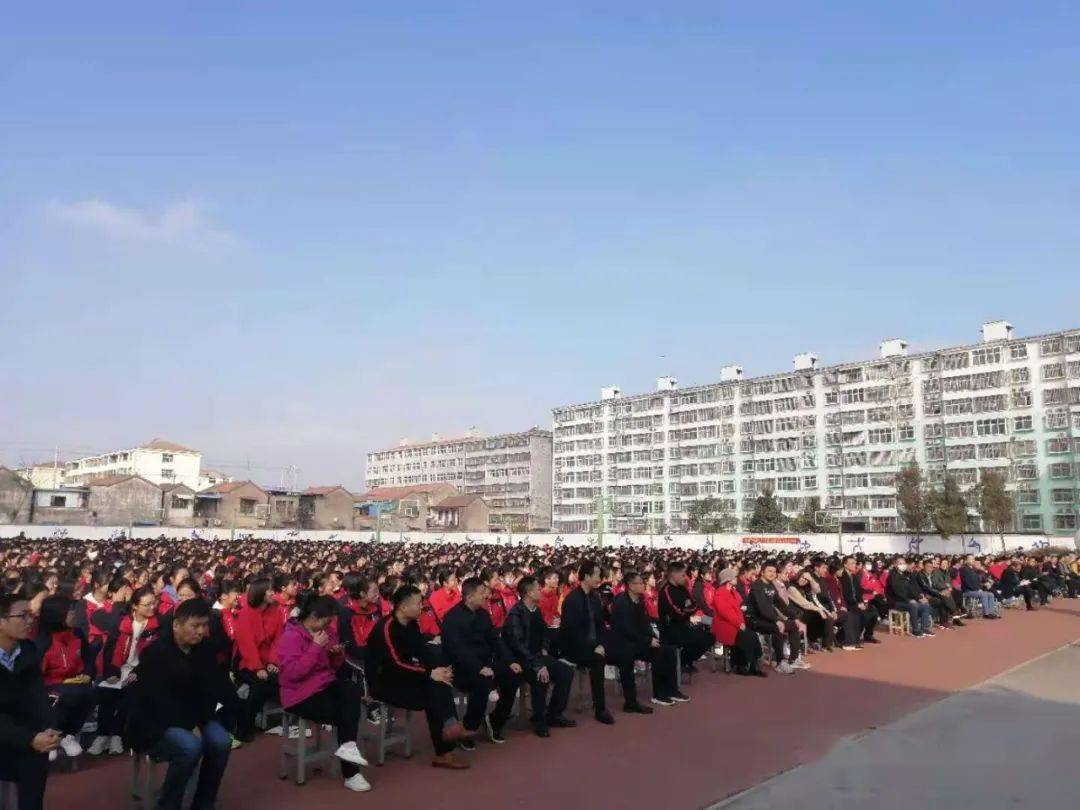 拼搏圆梦高考必胜河南省永城市高级中学高考励志演讲报告会