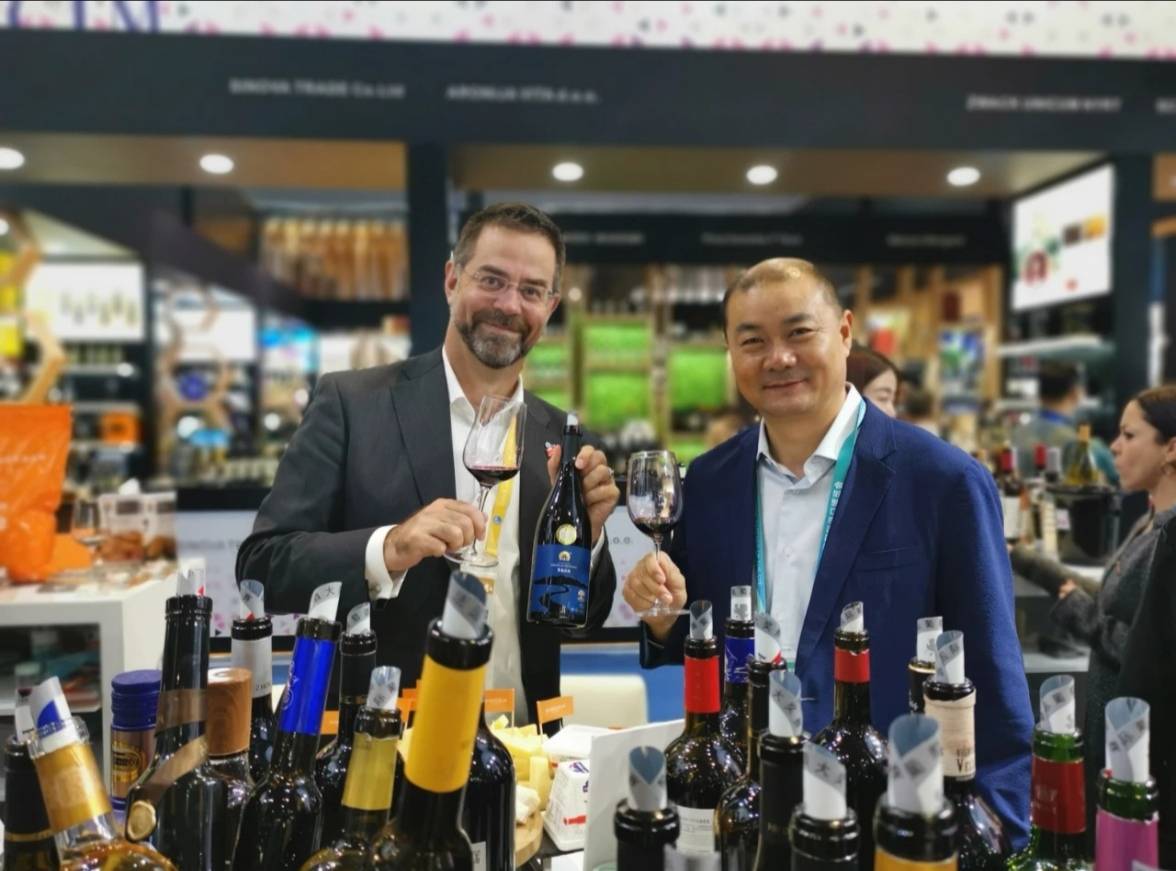 【寻味贺兰】宁夏有个百年老藤庄园,葡萄酒三次蝉联法国大奖赛最高分!