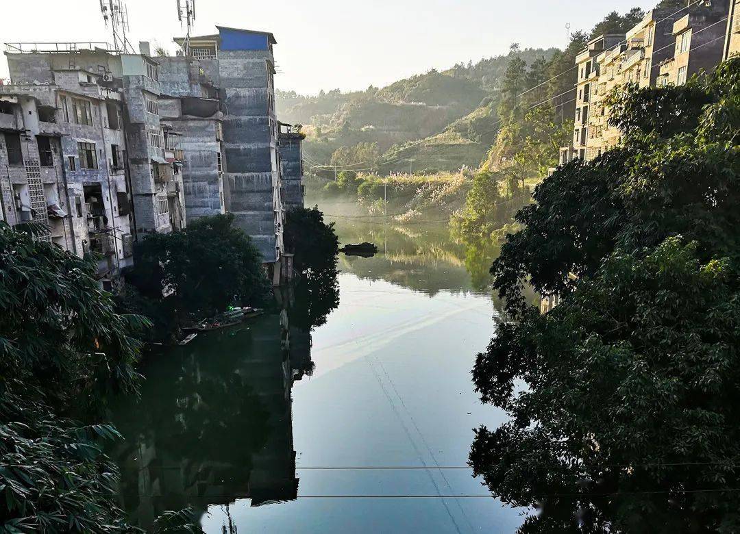 东兰隘洞镇:加大整治力度让河道"长治久清"