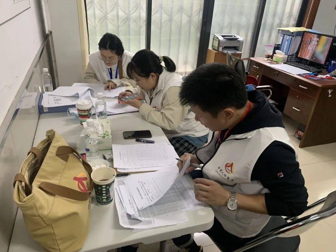 人口普查员抽查_人口普查员证件图片(2)