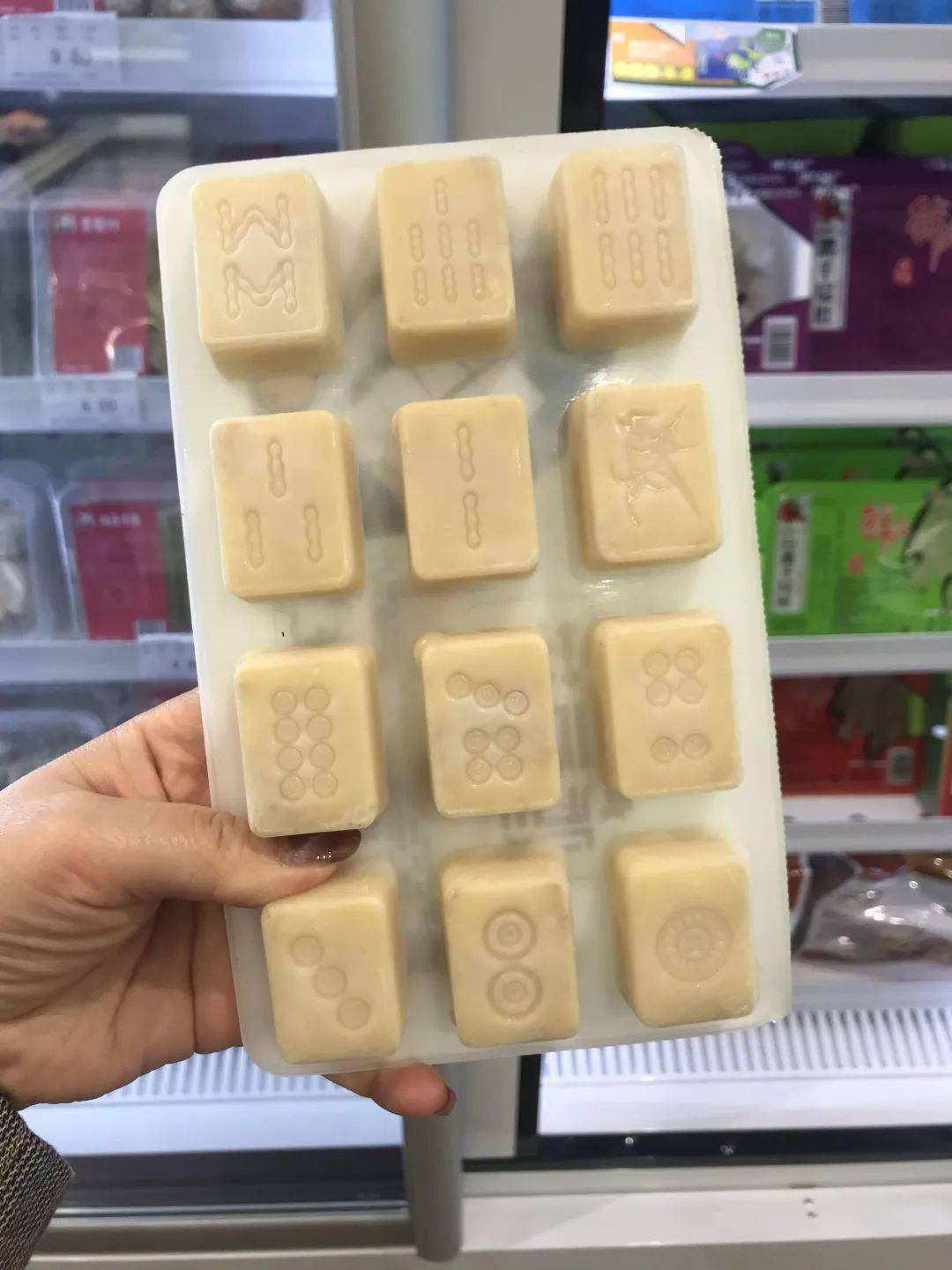 印有麻将样式的趣味鸡豆花.