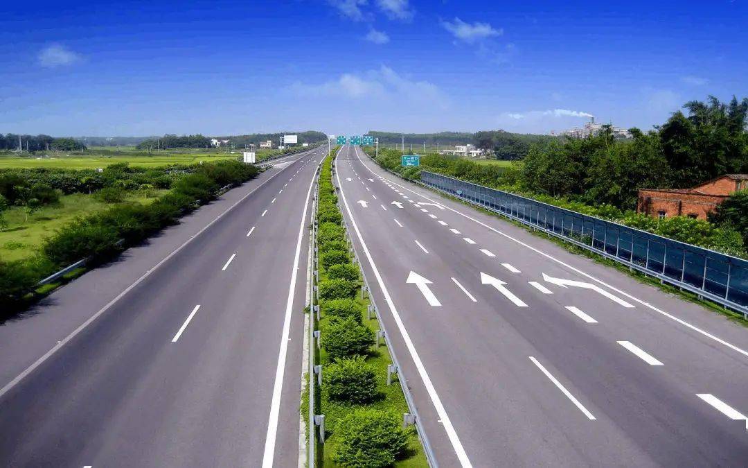 道路更通畅!在安庆,国道20米内,高速公路30米内禁修建筑物