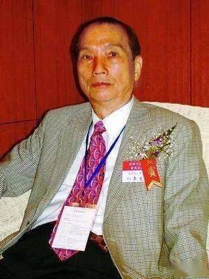 他,就是泰国知名的金融证券商李光隆.
