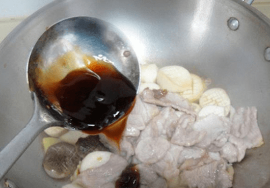 做什么菜需要加酱油 18d547da080c49c4b6f86fa38265c4af.png