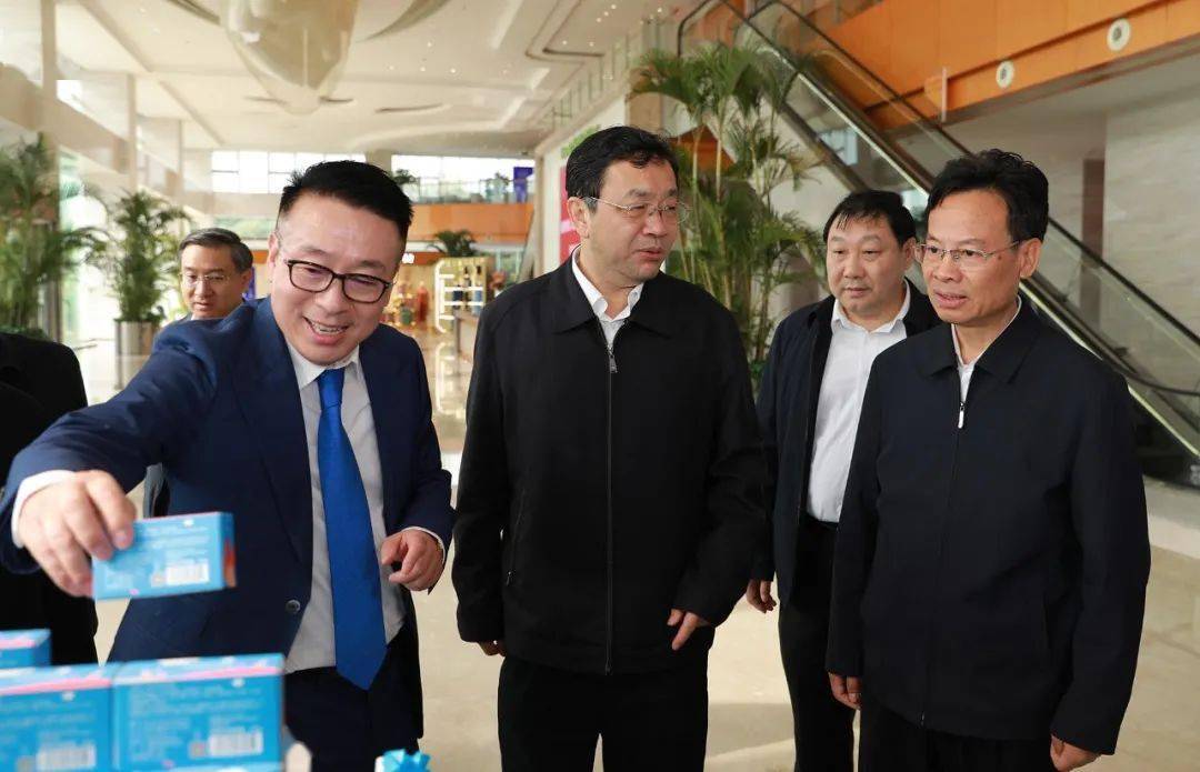 资讯|江苏省委常委,省委统战部部长杨岳莅临绿叶调研指导