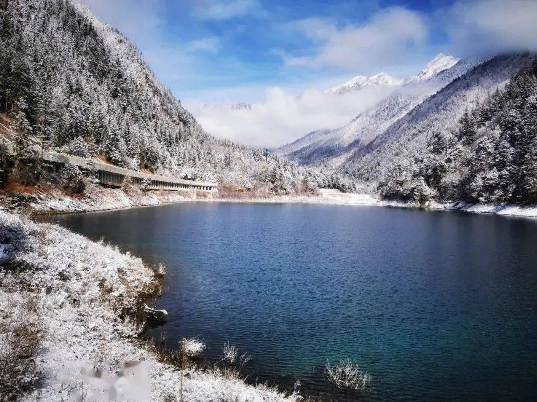 四川雪景大片