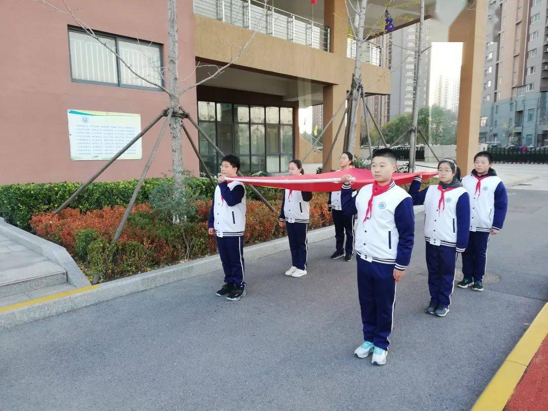 心怀感恩 快乐成长——青岛广雅中学主校区第十三周升旗仪式