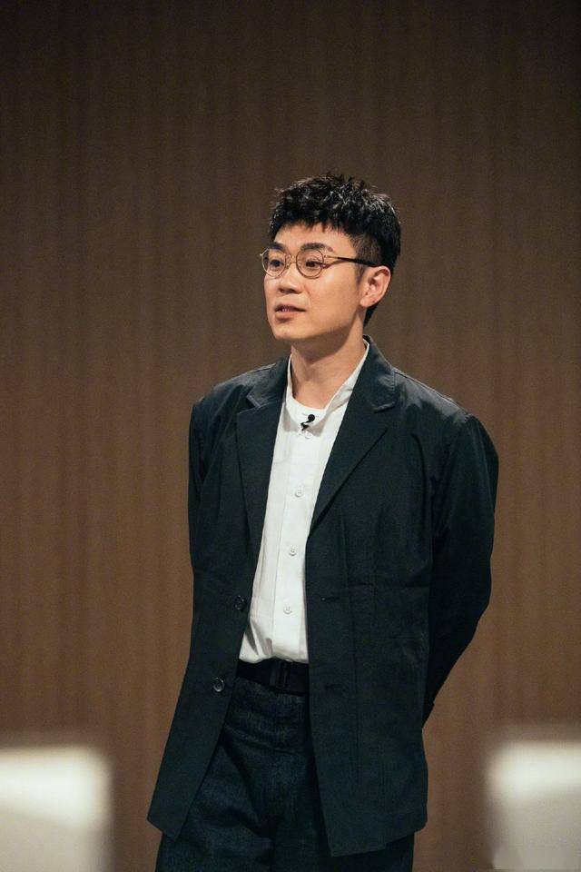 大鹏站队郭敬明遭网友围攻，多年前和大张伟的