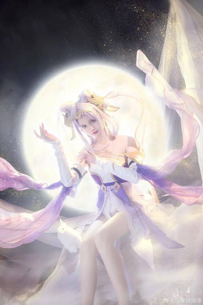 王者荣耀cos嫦娥小姐姐的这双腿你能玩几年