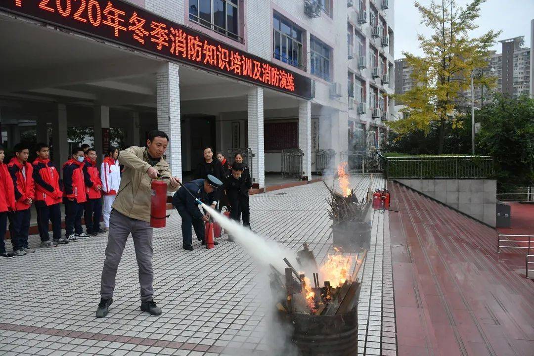 内江二中消防演练齐上阵筑牢校园安全防线