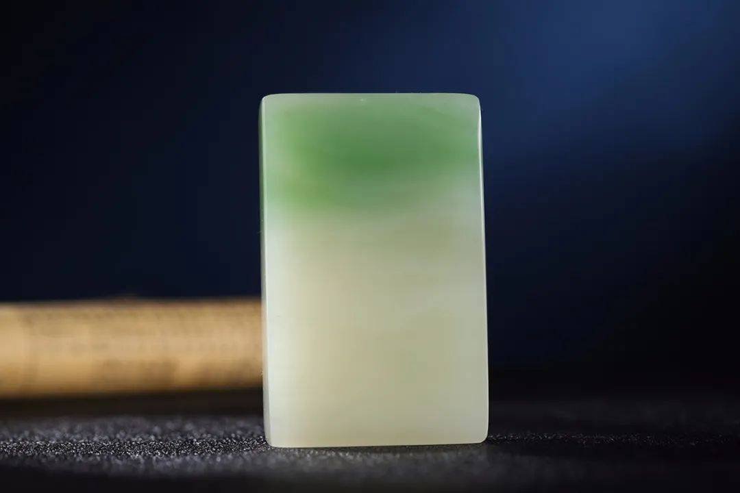 美鉴丨简约,不雕之美._陆子冈
