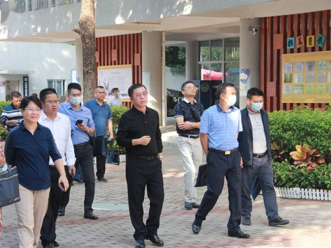 两地共交流携手促发展江门市教育局校长团莅临横岗高中参观交流