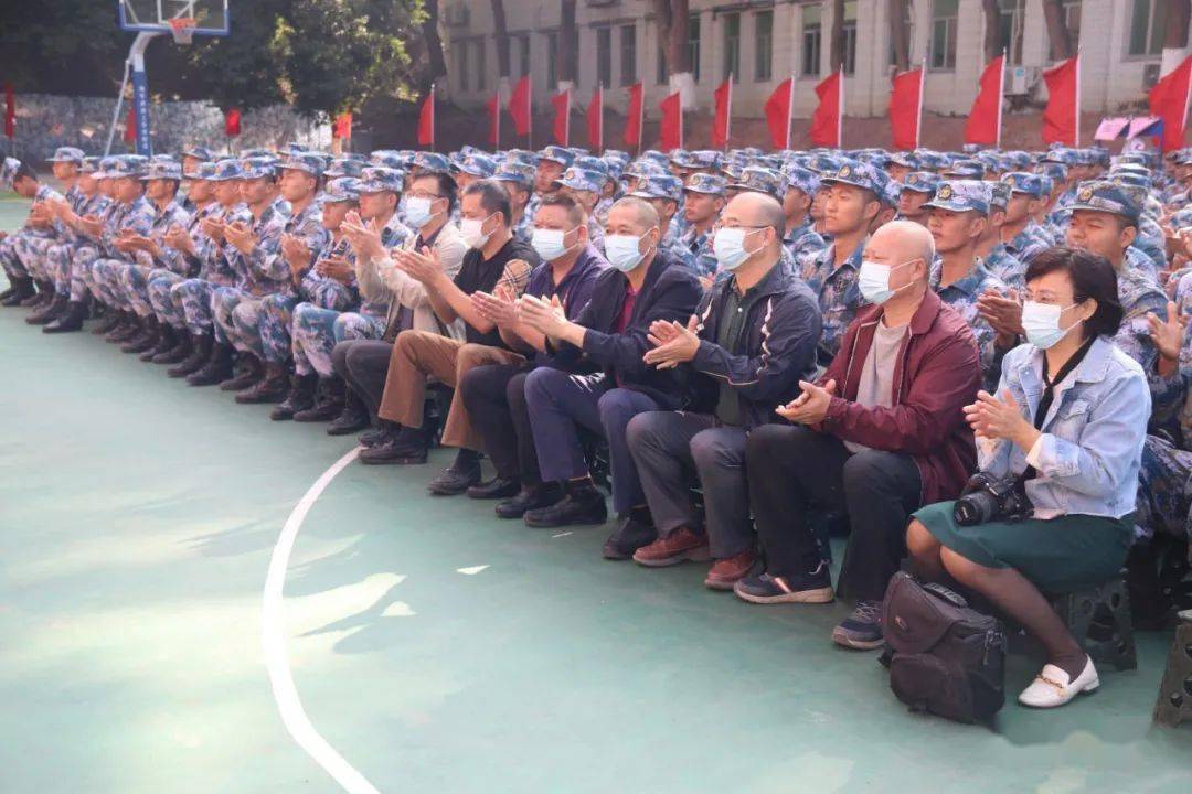 军民共建一家亲大宁社区向部队援建篮球场