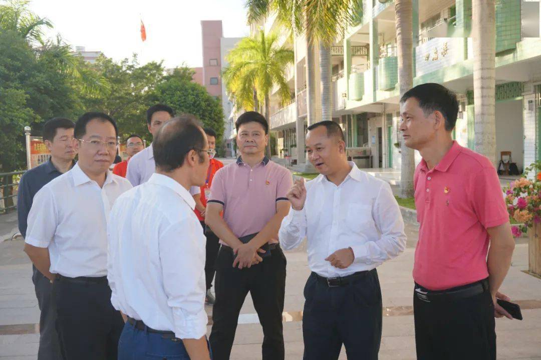 县长雷伟平调研教育,医疗工作:把好事办好,把实事办实