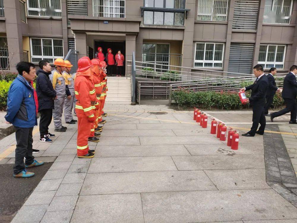 这场高层住宅小区消防应急演练,到位!