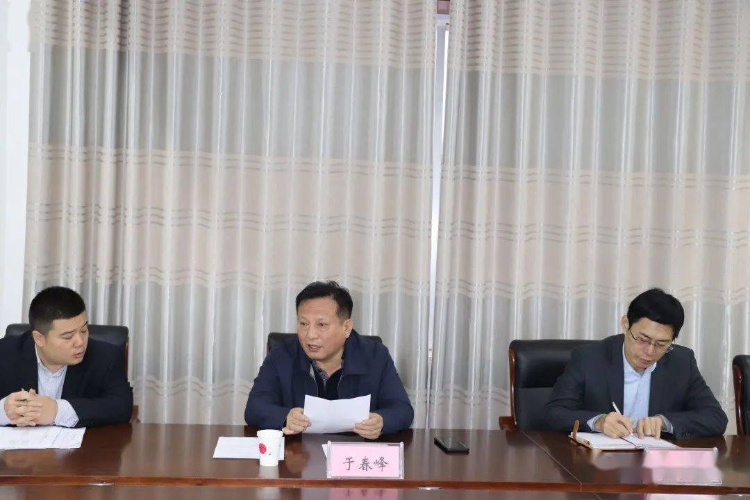 县委常委政法委书记于春峰回访12345市民热线