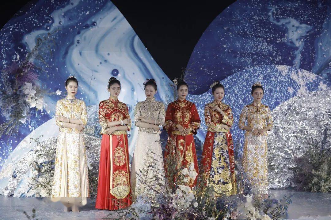 最新国际婚纱走秀视频_国际超模时装走秀视频(2)
