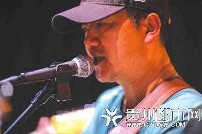 工作之外,孙保罗是一个超级音乐爱好者.