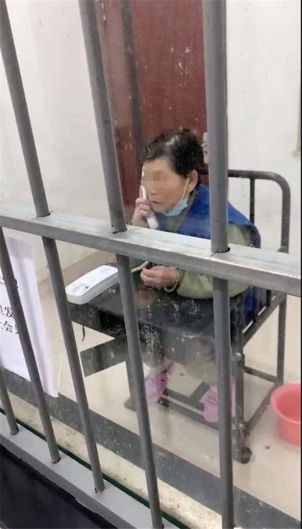 八旬老人口鼻封胶带被害厕所里_杨颖绑架胶带封嘴图片