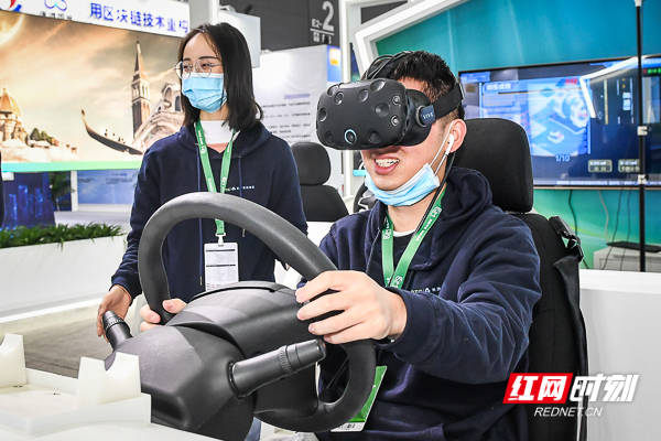 李长|组图丨5G+XR、虚拟现实……快来看这场窥见未来的展！