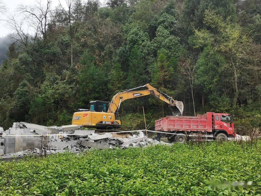 对于农村村民建房的事情进行大排查,大清理,对有违法乱占耕地建房的