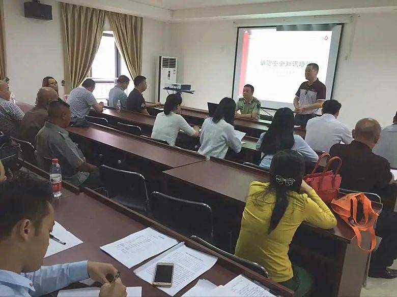 灭火器使用技术培训资料 57ce542684224e8abf2d60a64fe9489f.jpeg