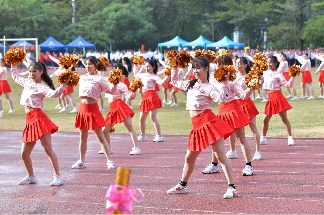 第九届大学生田径运动会 在学校田径场顺利举行 方队入场 带来的表演