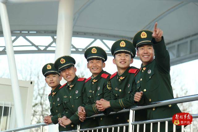 队列,擒敌,体能,射击和思想政治教育等军政训练后,被授予武警列兵军衔