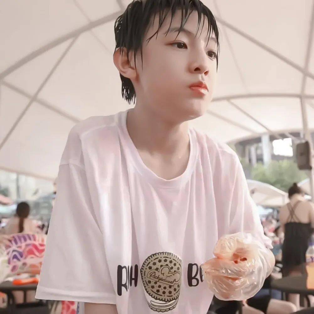 手机壁纸头像张泽禹