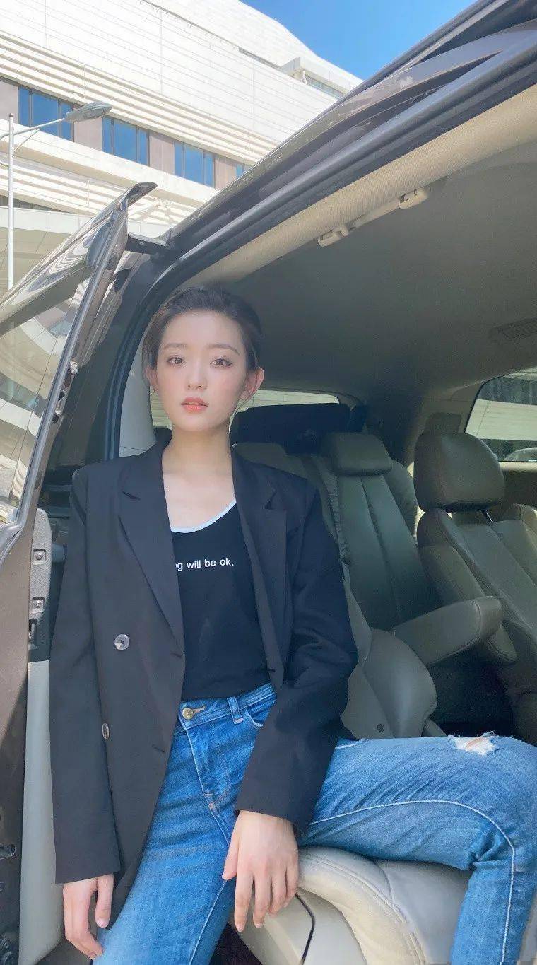 手机壁纸罗予彤
