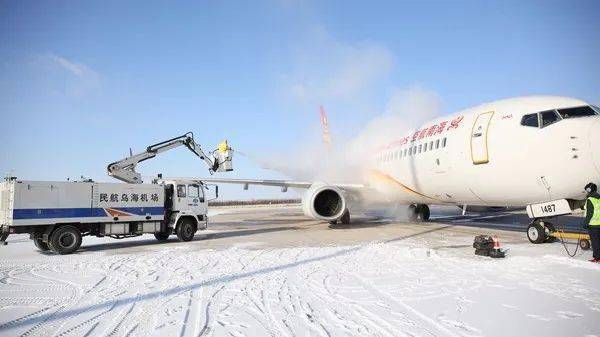 乌海机场全力做好雪天运行保障工作