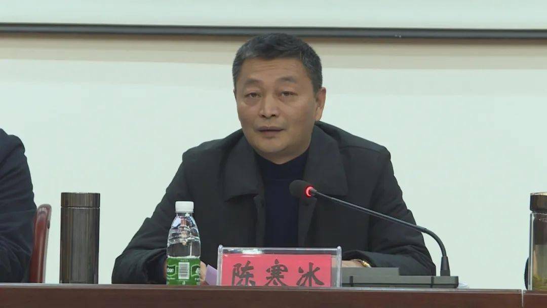 12月2日下午3点,副县长陈寒冰宣布"爱尚巫溪金秋消费节"启动