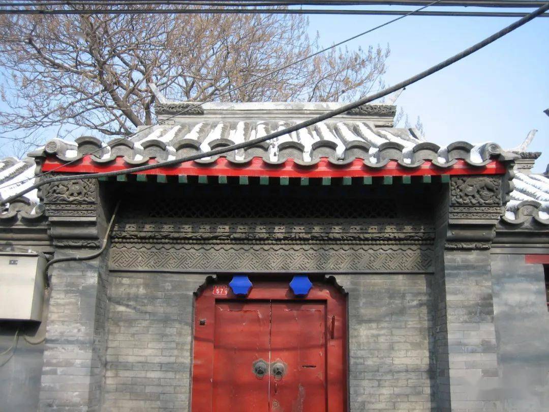 如意门,硬山建筑的盘头带砖雕做法在砖砌素盘头中有两种风格做法,是