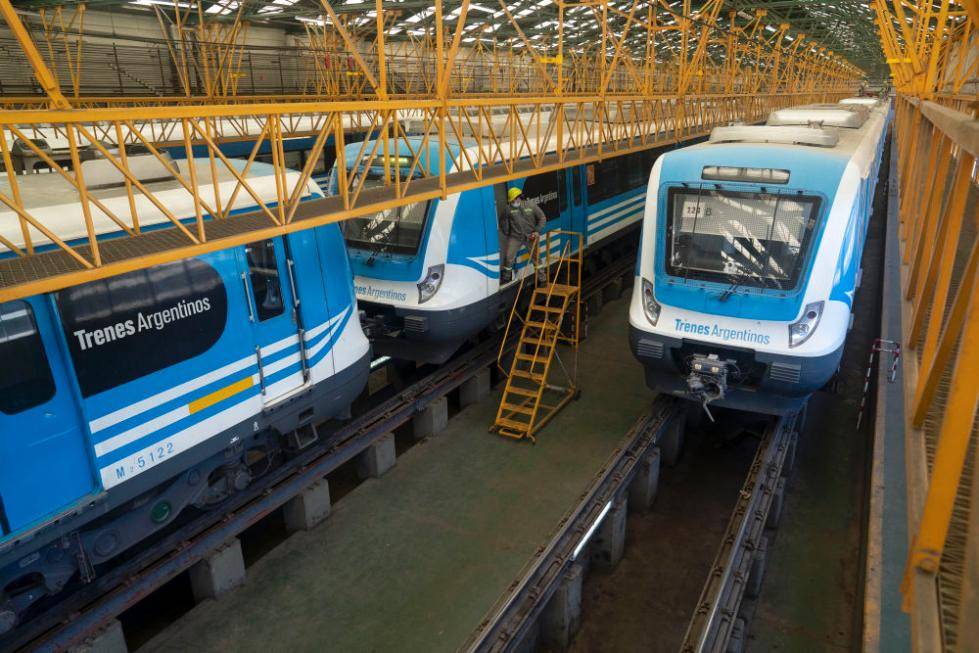 “列车运维无小事”——中国技术人员保障阿根廷城际铁路运营