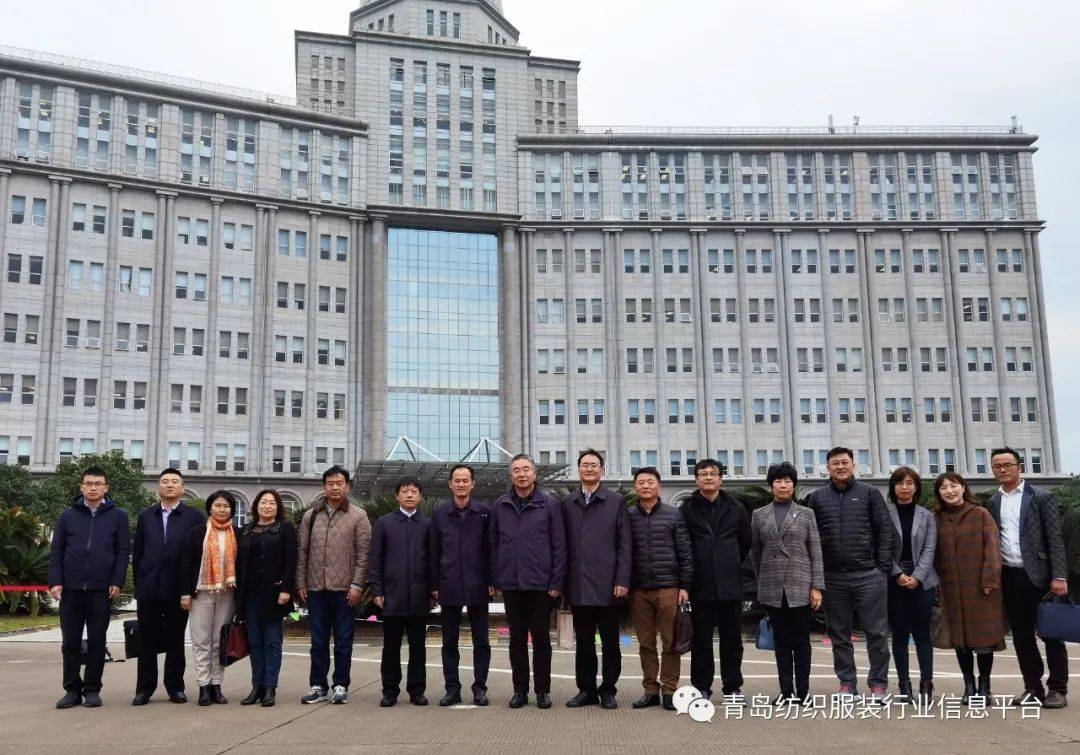 青岛市纺织服装协会会长,青岛即发集团股份有限公司董事长杨为东,绮丽