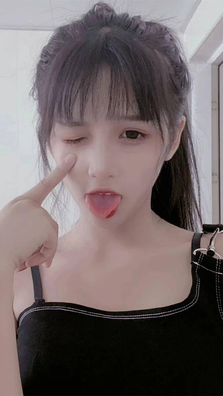 手机壁纸网红萌小叶