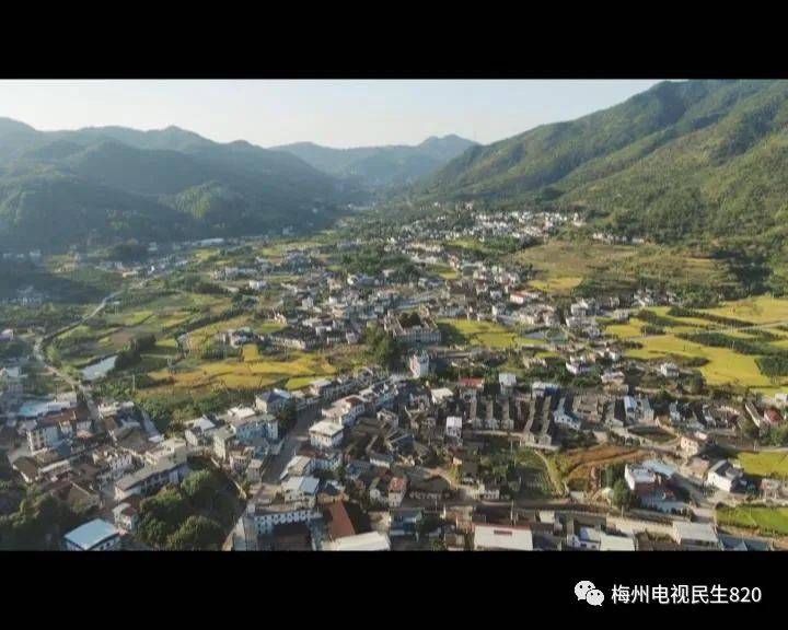 蕉岭县蓝坊镇高思村村支部书记汤何元告诉记者,汤姓的祖籍是在明朝时