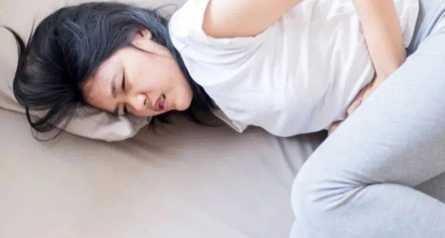 宫寒的女人会经常腹泻稍微吃点生冷寒凉 受点风就要拉肚子宫寒的女人会经