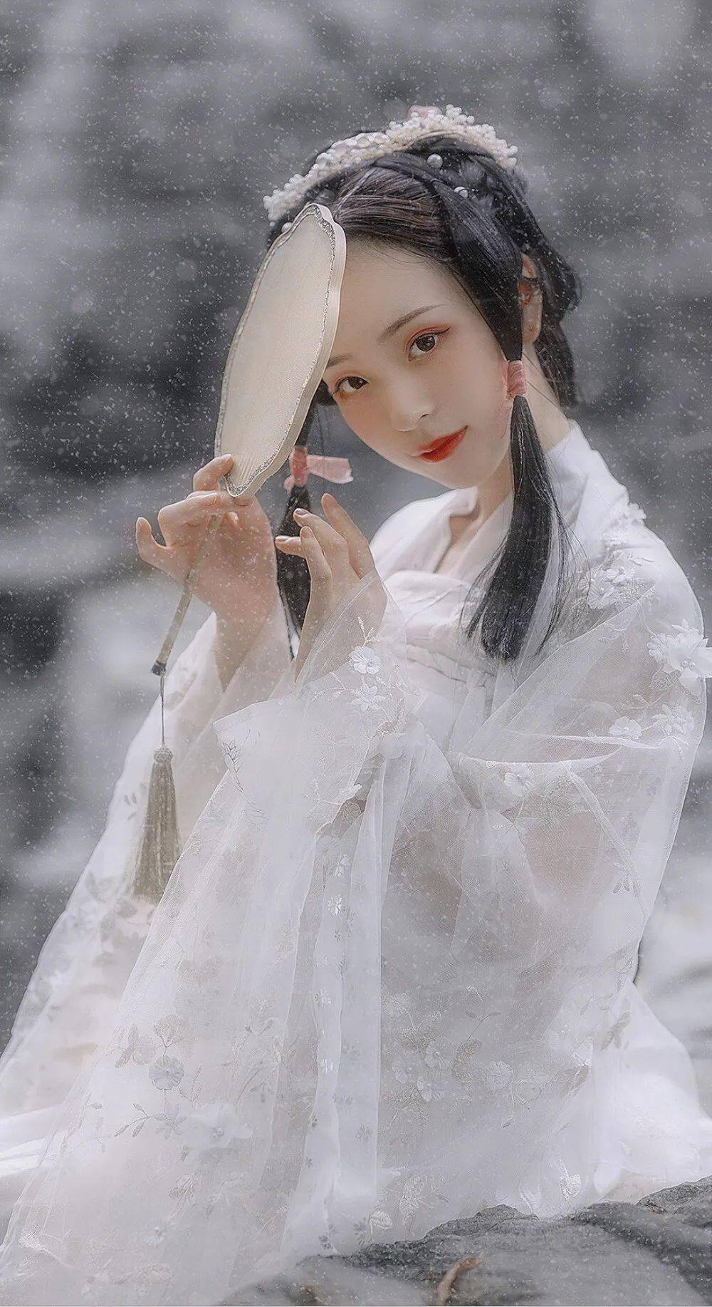 图片源于网络,侵权即删好看的古风戏子头像古风紫衣女子 | 淡彩古风