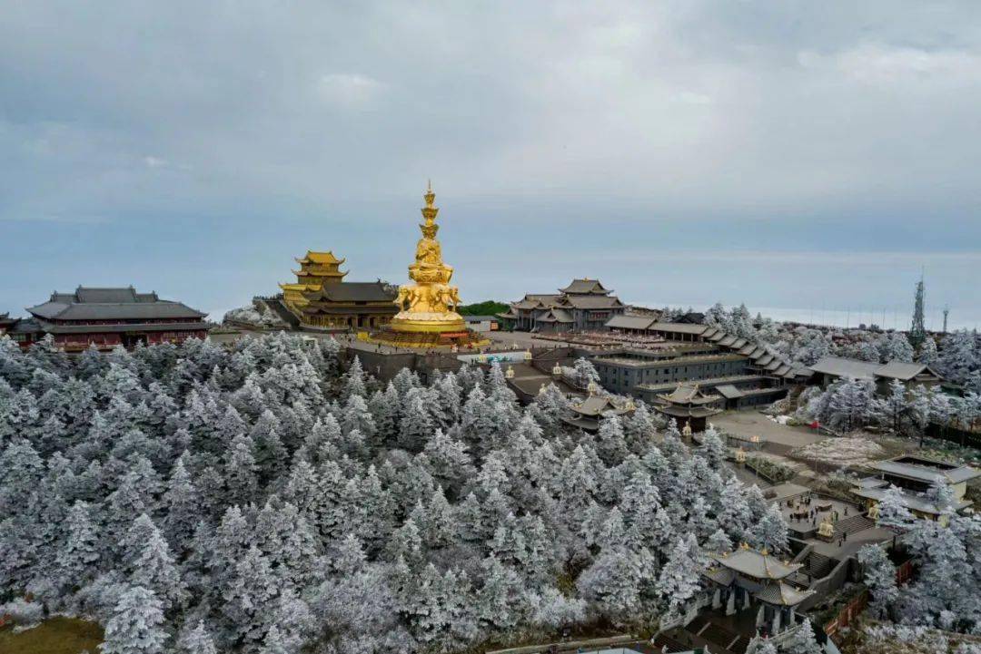 峨眉山冬日雪景,如梦似幻!_金顶